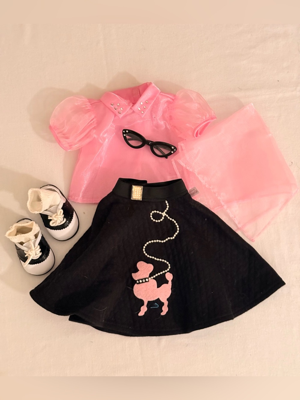 American Girl of Today Doll 50s
SOCK HOPPER Outfit - 18" Doll
TOP & Poodle Skirt